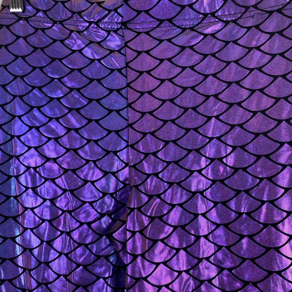 ✨ Mystical Mermaid Iridescent Leggings - Halloween and Festival Ready! ✨ - Picture 8 of 11